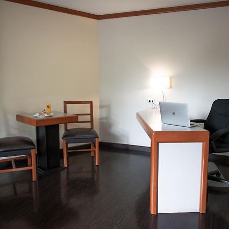 Hotel Abastos Plaza Мексико Сити Екстериор снимка