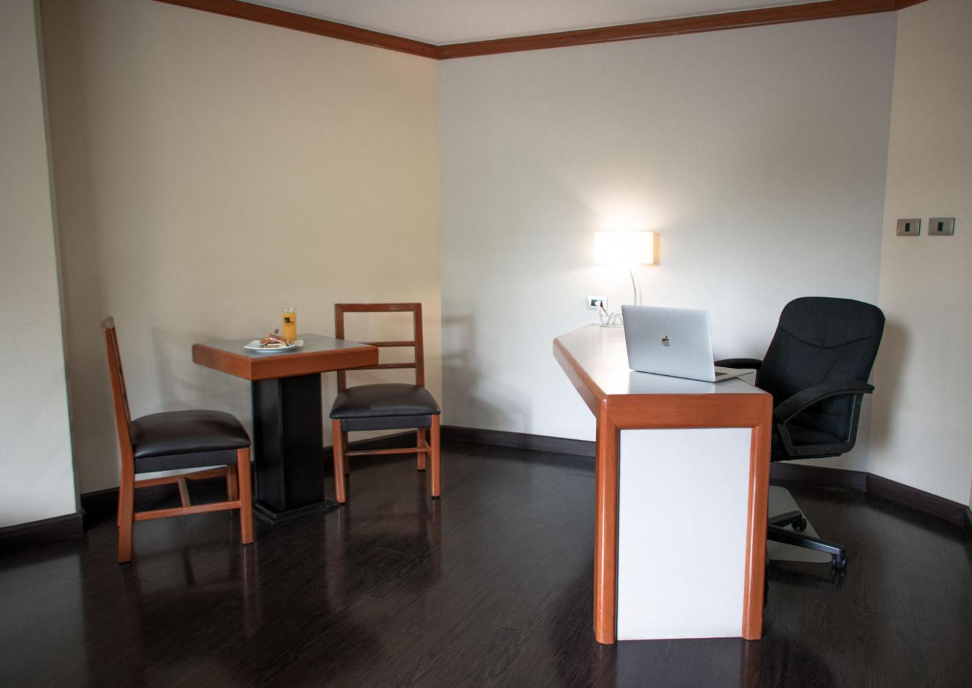 Hotel Abastos Plaza Мексико Сити Екстериор снимка