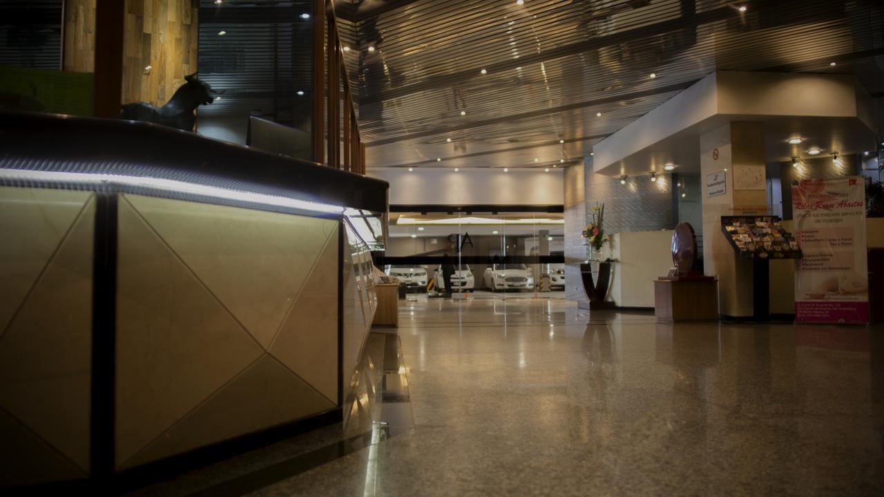 Hotel Abastos Plaza Мексико Сити Екстериор снимка