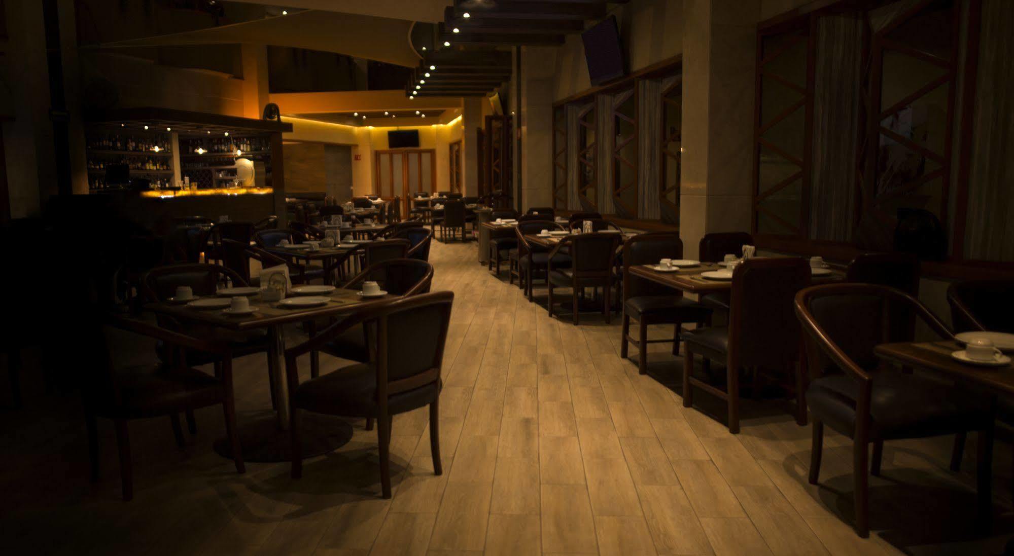 Hotel Abastos Plaza Мексико Сити Екстериор снимка